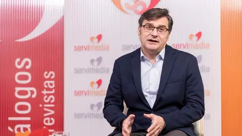 Álvaro González durante la entrevista en Servimedia | Foto de Jorge Villa