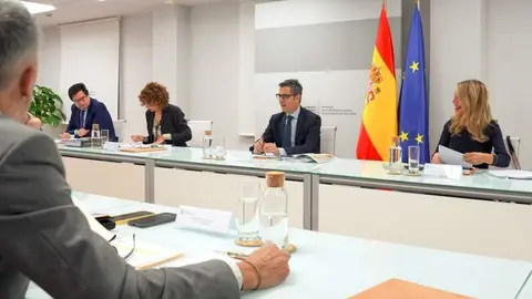 Reunión de la Comisión Interministerial para el impulso del Plan de Acción por la Democracia - Foto del Pool Ministerio de Presidencia / Raúl Salgado