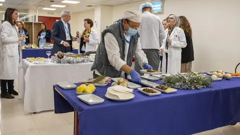 Trabajadores del Hospital Gregorio Marañón preparan los menús de Navidad - Foto Hospital Gregorio Marañón