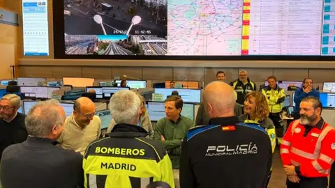 Almeida en su visita al Centro Integrado de Seguridad y Emergencias de Madrid - Foto del Ayuntamiento de Madrid
