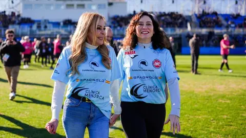 Ayuso y Ana García Obregón, durante el partido | Foto de Comunidad de Madrid