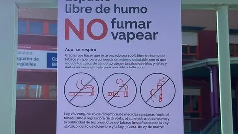 Cartel a la entrada de un centro educativo | Foto de Ayuntamiento de Alcorcón