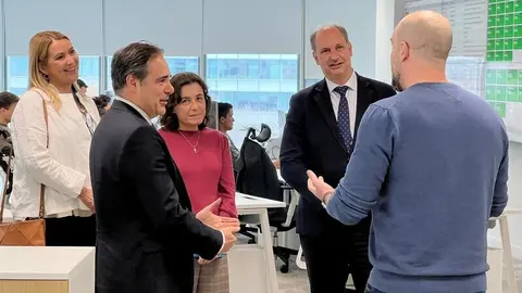 López-Valverde visita Roche Informatics  - Comunidad de Madrid