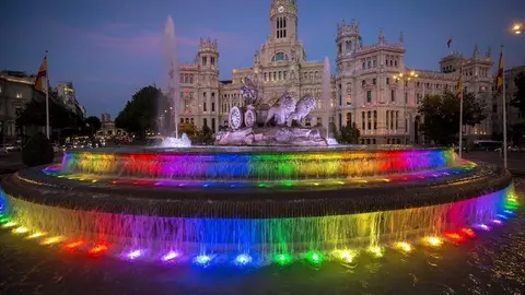 Cibeles con iluminación arcoíris | Foto de Ayuntamiento de Madrid