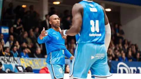 Jayson Granger y Mus Barro - Movistar Estudiantes (Flickr)