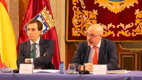 Almeida y Martín en la Junta local de seguridad de la ciudad de Madrid - Foto Delegación Gobierno Madrid