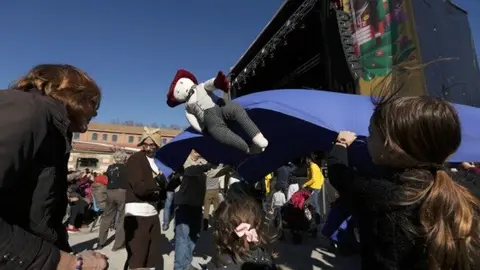 Carnaval Madrid 2025: manteo del pelele - Foto: carnavalmadrid.com