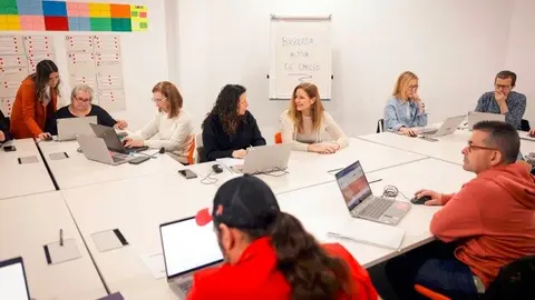 La consejera Dávila en el Aula de Apoyo a la Inclusión  Sociolaboral - Foto Comunidad de Madrid
