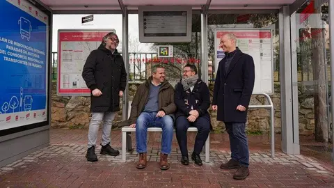 Pedrezuela estrena la primera marquesina de autobús con calefacción en la Comunidad - Comunidad de Madrid