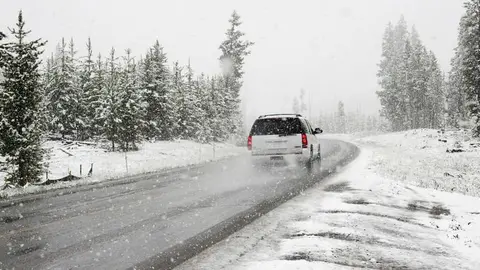 La DGT advierte: Madrid y Castilla y León, entre las regiones más afectadas por la nieve
