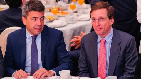 Almeida y Carlos Mazón en un encuentro informativo - Foto Ayuntamiento de Madrid