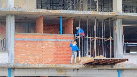 Vivienda en construcción | Foto de 123rf/pramot70007