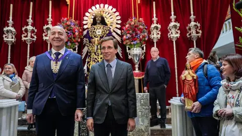 Almeida pide al Cristo de Medinaceli por una sociedad más solidaria y próspera