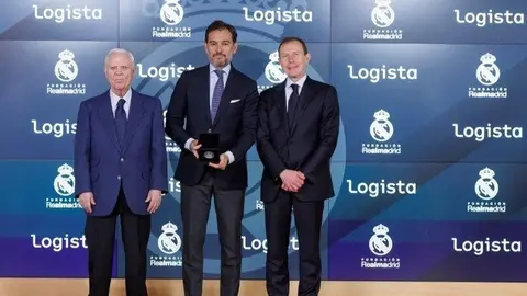 Foto de familia de los firmantes del acuerdo | Foto de la Fundación Real Madrid