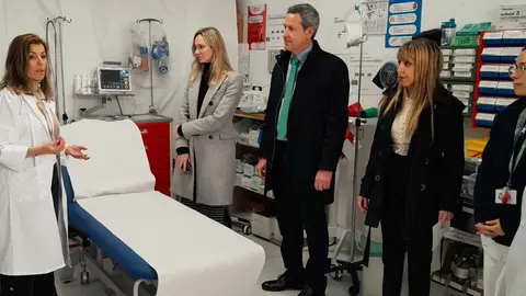 la viceconsejera de Sanidad, Laura Gutiérrez, durante su visita a este recurso público de Atención Primaria en Loeches - Foto Comunidad de Madrid