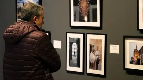 Abierta al público la exposición ‘Alcalá de Henares vista por sus mayores’ en Santa María La Rica