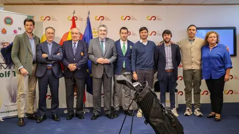 El Secreatario de Estado con profesionales de Golf
