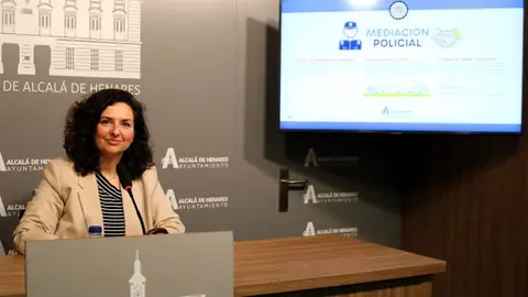Orlena de Miguel, concejala de Seguridad de Alcalá de Henares en rueda de prensa