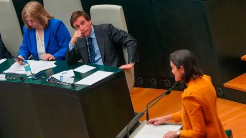 Maroto y Almeida durante un Pleno - Foto Ayuntamiento de Madrid