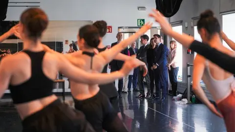 Emilio Viciana, durante su visita al Conservatorio Superior de Danza María de  Ávila - Foto Comunidad de Madrid