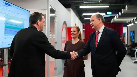 Miguel  López-Valverde y Ana Dávila, durante la inauguración de la Jornada Innovación Digital en el ámbito de los cuidados - Foto Comunidad de Madrid