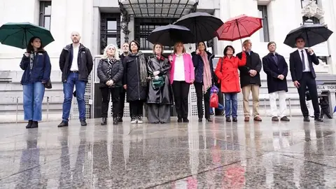 Sanz-preside-el-minuto-de-silencio-por-los-bomberos-fallecidos-en-Alcorcon-2048x1387