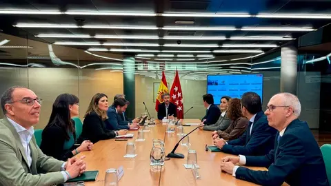 El consejero García Martín ha presentado hoy esta nueva medida junto a representantes del Colegio Oficial de Farmacéuticos - Foto Comunidad de Madrid
