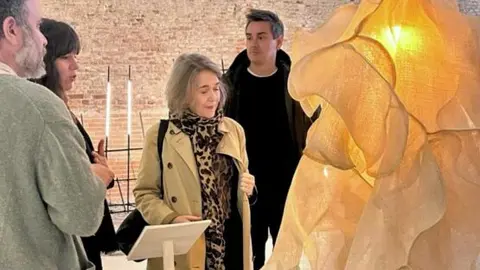 La delegada de Cultura, Turismo y Deporte, Marta Rivera de la Cruz, visitando la Semana del Diseño de Milán
