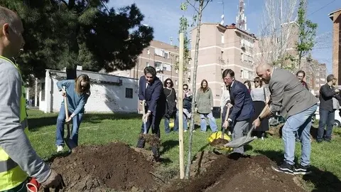 Hortaleza refuerza su compromiso con el medio ambiente con la plantación de 18 nuevos árboles en Cuevas de Almanzora