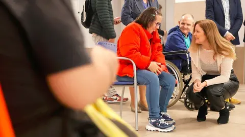 La consejera Dávila, en su visita a la Residencia Colisée de Villanueva del Pardillo - Foto Comunidad de Madrid