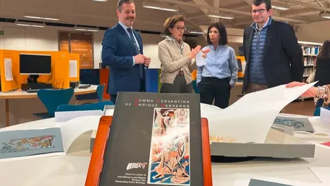 El consejero De Paco Serrano, en los depósitos de la  Biblioteca Regional - Foto Comunidad de Madrid