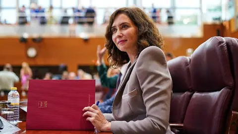 Ayuso en su escaño en la Asamblea de Madrid | Foto del PP