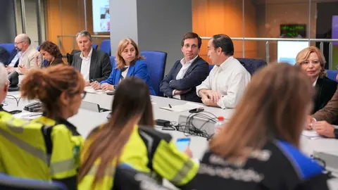 Almeida, en la reunión en el CISEM para hacer balance de la situación en la ciudad de Madrid tras el apagón - Foto Ayuntamiento de Madrid
