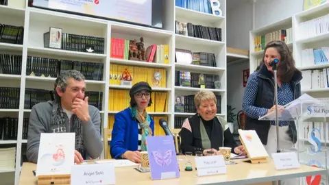 Ángel Solo, Paty Liñán, Pepa Nieto y de pie, Raquel Delgado López, directora del Grupo Editorial Sial Pigmalión - Foto José Belló Aliaga