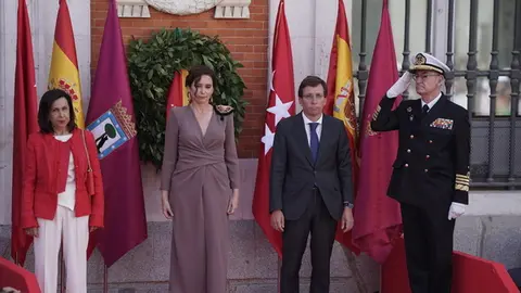 Almeida, Ayuso, Robles, y el jefe del Estado Mayor de la Defensa el Dos de Mayo de 2023 | Foto de Ayuntamiento de Madrid