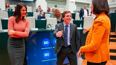 Rita Maestre, Almeida y Maroto en un Pleno - Foto de Ayuntamiento de Madrid