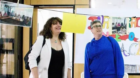 A la izquierda, la concejala de Servicios Sociales y Discapacidad de Alcorcón, Pilar Jiménez