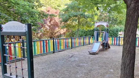 Área de juegos infantiles de la calle Juan Ramón Jiménez de Alcalá de Henares - Ayuntameinto de Alcalá de Henares