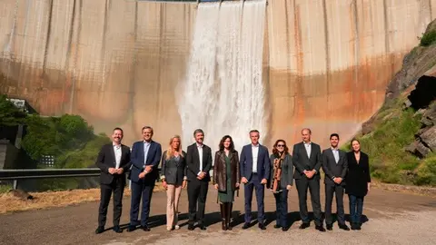 Díaz Ayuso, en las instalaciones del embalse de El Atazar, donde se celebra el Consejo de Gobierno de forma extraordinaria - Foto Comunidad de Madrid