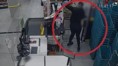 Tres mujeres detenidas por robar en 14 supermercados de Madrid - Guardia Civil