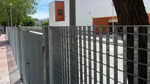 Valla Centro Ana María Matute en Alcalá de Henares