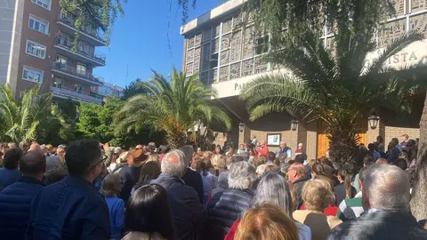 Concentración en las inmediaciones de los vecinos en los últimos días contra la apertura del local