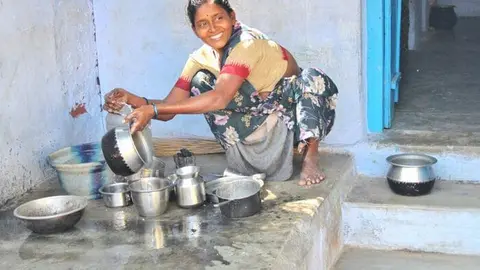 Asia. Mujer india sonriendo