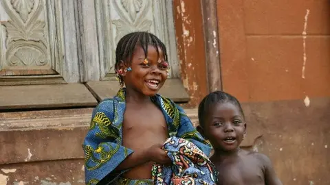 África. Sonrisas maravillosas. Portada libro Porto 
Novo Benín
