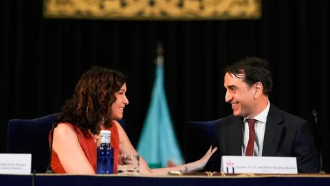 Isabel Díaz Ayuso y Abraham Duarte, nuevo rector de la  Universidad pública Rey Juan Carlos - Foto Comunidad de Madrid