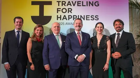 Autoridades gala de los V Traveling for Happiness Awards