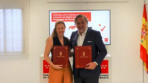 La consejera Dávila, durante la firma de un convenio de colaboración con la Cámara de Comercio de Madrid - Foto Comunidad de Madrid