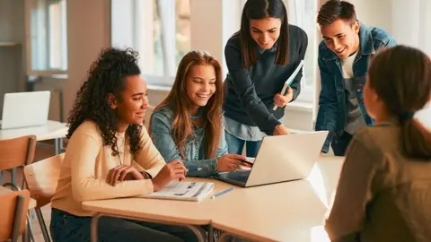 Jóvenes tecnología - Foto Comunidad de Madrid