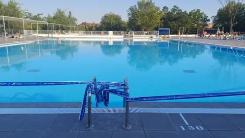 Piscina precintada Luis Aragonés Hortaleza - Foto FRAVM