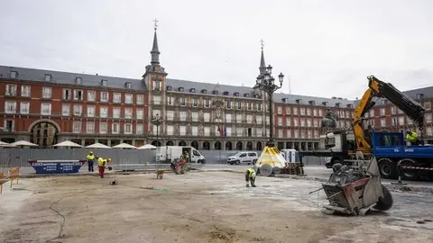 García Romero visita los trabajos de rehabilitación del túnel bajo la plaza Mayor